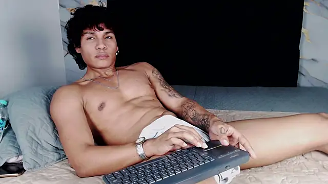 MaximilianRoth live cam on StripChat