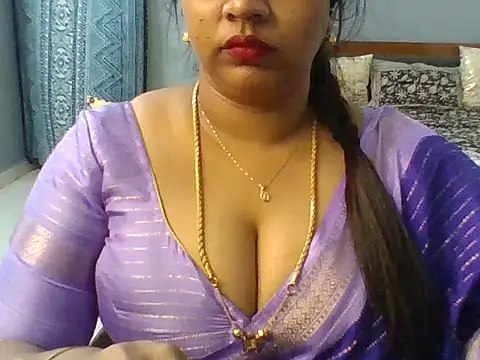 Tamil_hot_Meenu live cam on StripChat
