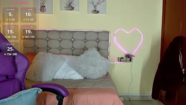 _naomi_s live cam on StripChat