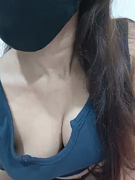 Aarti909090 live cam on StripChat