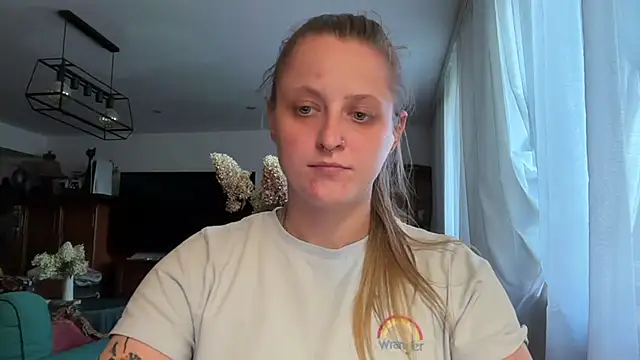 LeaWetGirl live cam on StripChat