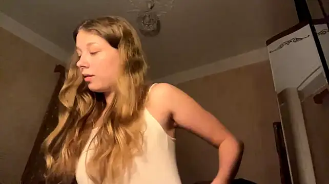 TarenOgilvie live cam on StripChat