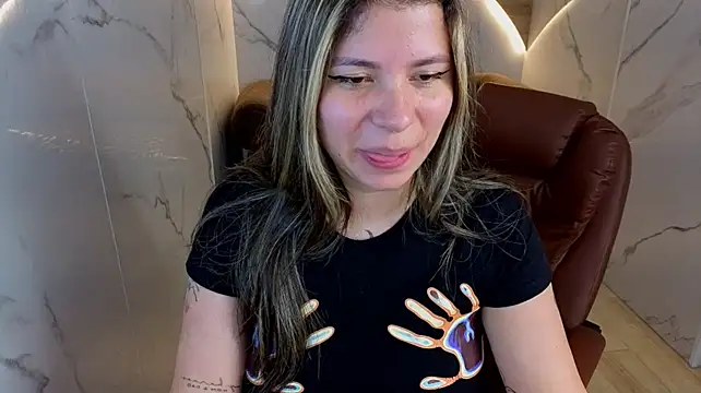 miaa_cn live cam on StripChat