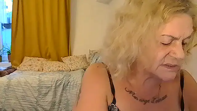 belgianshantie live cam on StripChat