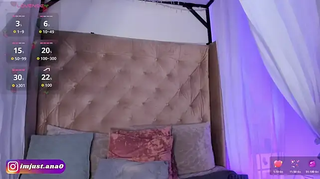 Annie_Petters live cam on StripChat
