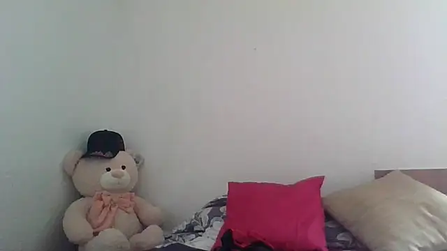 yoahotpetrafiery live cam on StripChat