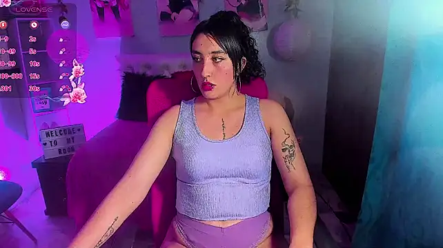 Megan_Reeves live cam on StripChat