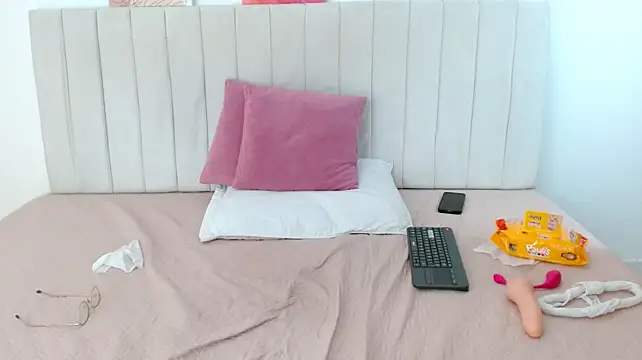 ashleyy__ live cam on StripChat