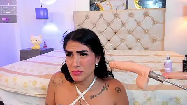 Preetty_Moon live cam on StripChat