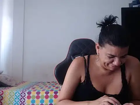 Adriana_0312 live cam on StripChat