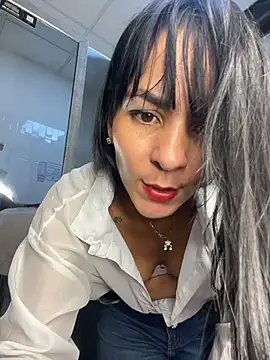 LuxeBrunetteXXX