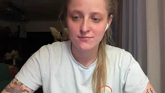 LeaWetGirl live cam on StripChat