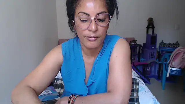 kateleyagrey live cam on StripChat
