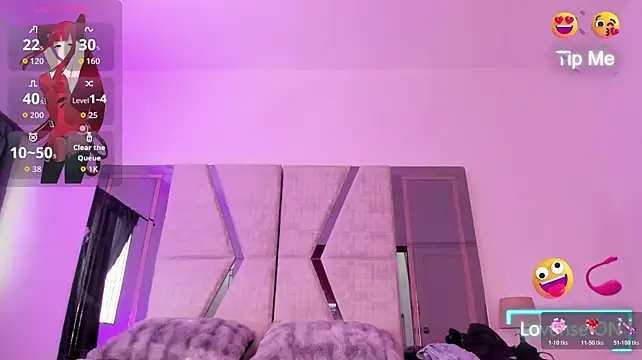 CarolineFyre live cam on StripChat