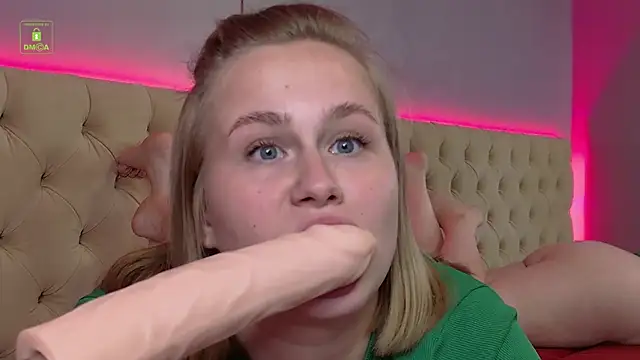 stacy_moorex live cam on StripChat