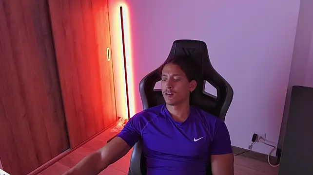 Liam_V live cam on StripChat