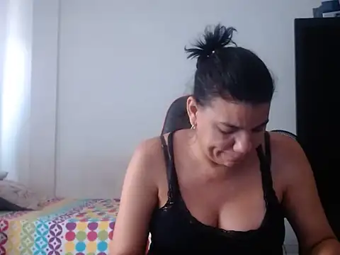 Adriana_0312 live cam on StripChat