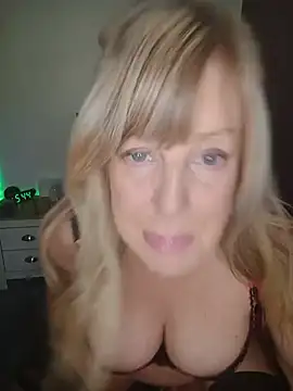 msjuicylucy1982 live cam on StripChat