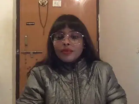 raveena_hot live cam on StripChat