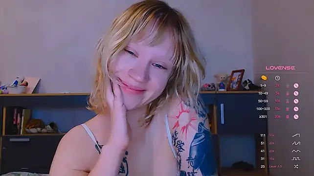 amelia_lye live cam on StripChat