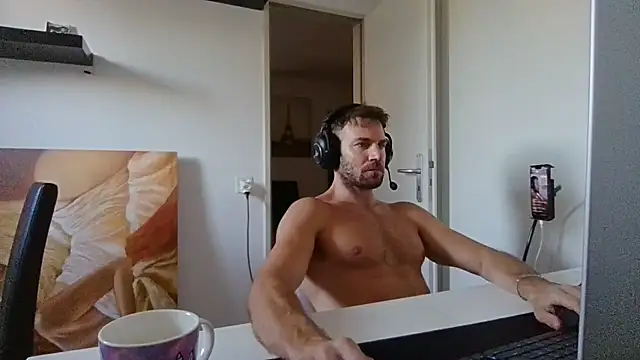 alpha-hunk live cam on StripChat