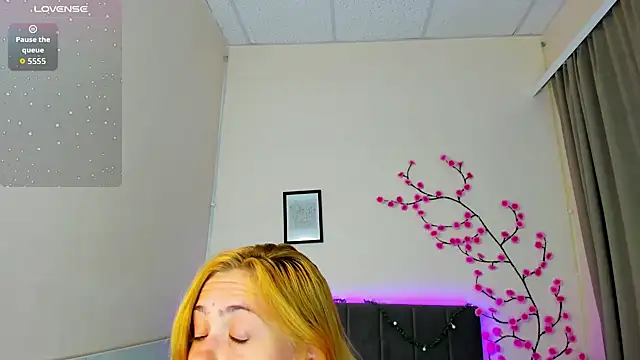 DellaRows webcam
