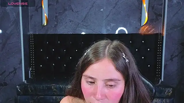 Ariana18_b