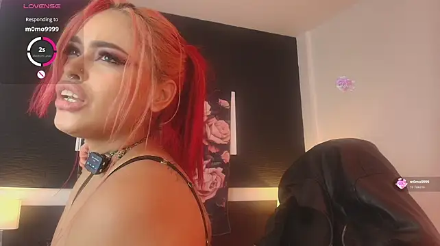 EvaaFoxxy1 live cam on StripChat