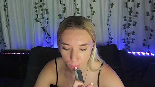 Emily_Hartt webcam