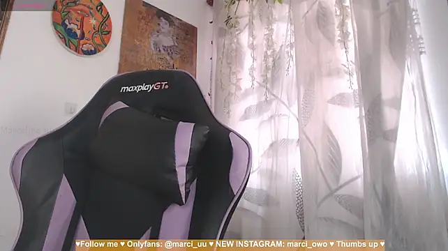 Marci_owo live cam on StripChat