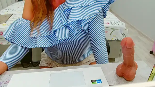 EveLove33 live cam on StripChat
