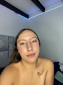 MiaLund2 live cam on StripChat