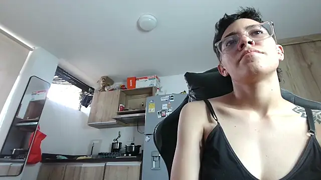 Cutie_Shy_ live cam on StripChat