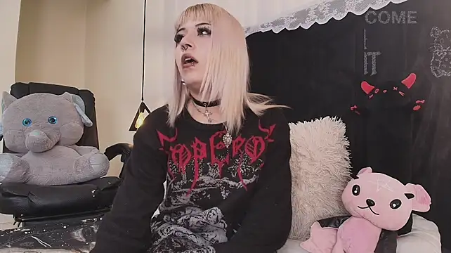 IvyBelle_ live cam on StripChat