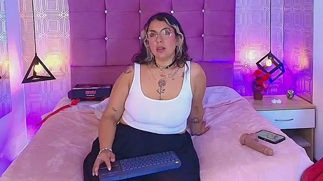 Victoria_Elektra live cam on StripChat