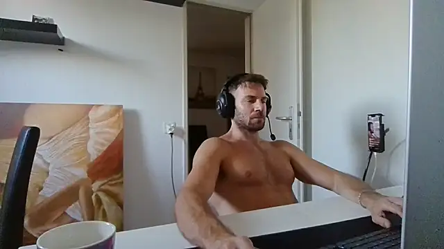 alpha-hunk live cam on StripChat