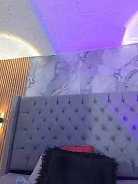 La_indiia live cam on StripChat