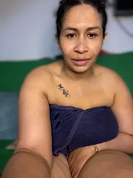 Carola-Ross live cam on StripChat
