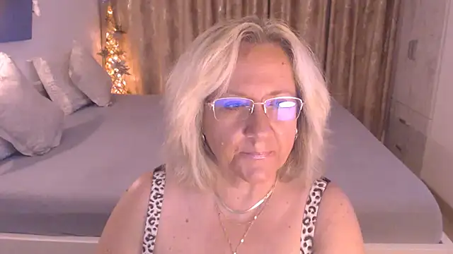 Raisshy live cam on StripChat