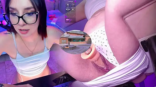 NicoleFerrel live cam on StripChat