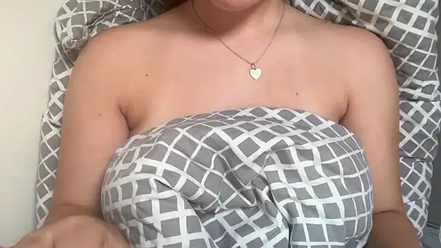 lucyschickt (F teen) - pussy pic an die letzten drei tipper