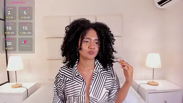 Kiraspell live cam on StripChat