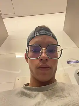 Andres_boy252 live cam on StripChat