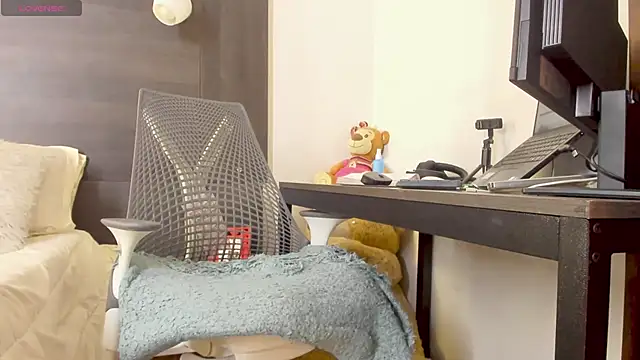 DeliciousDeeea live cam on StripChat