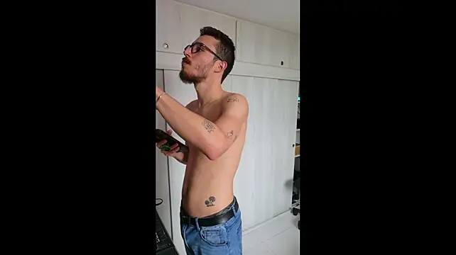 J-Moo live cam on StripChat