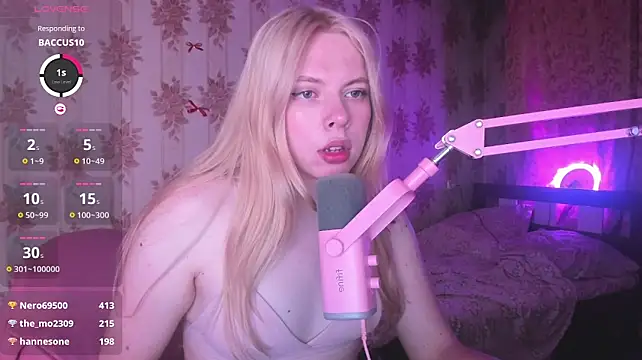 Cutie_Bambi live cam on StripChat