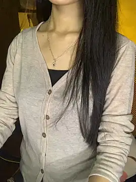 Nhinhi18 live cam on StripChat