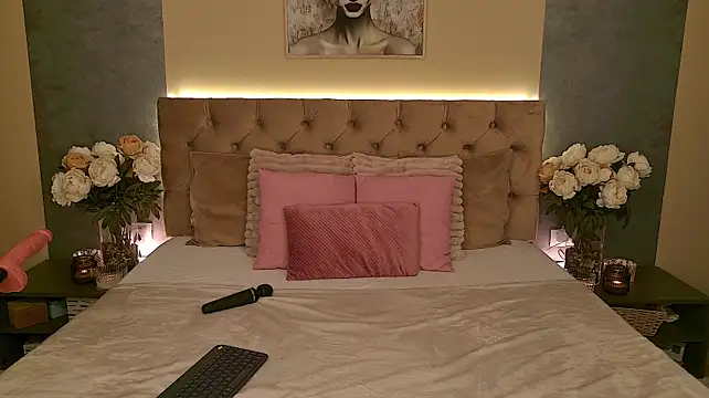 LaraQ live cam on StripChat