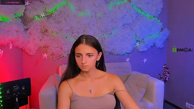 caroline_honeyy live cam on StripChat