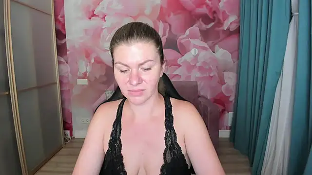 LunaKissesx live cam on StripChat